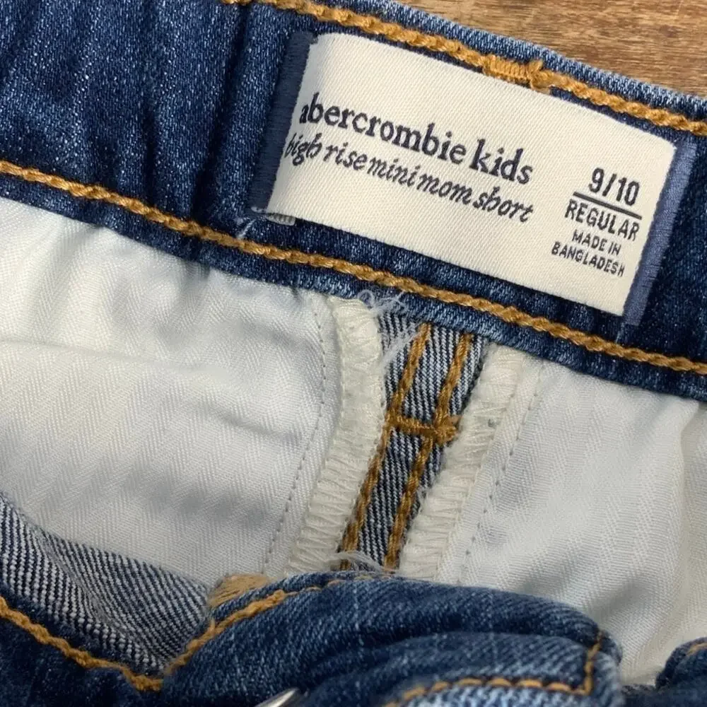 Abercrombie Kids high rise mini mom‎ shirts size 9/10